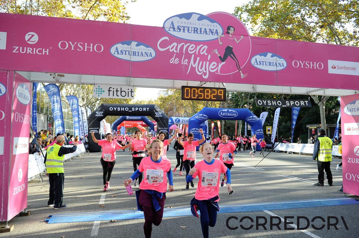 Llegada de la Carrera de la Mujer de Barcelona (ARCO IZQUIERDO 24)