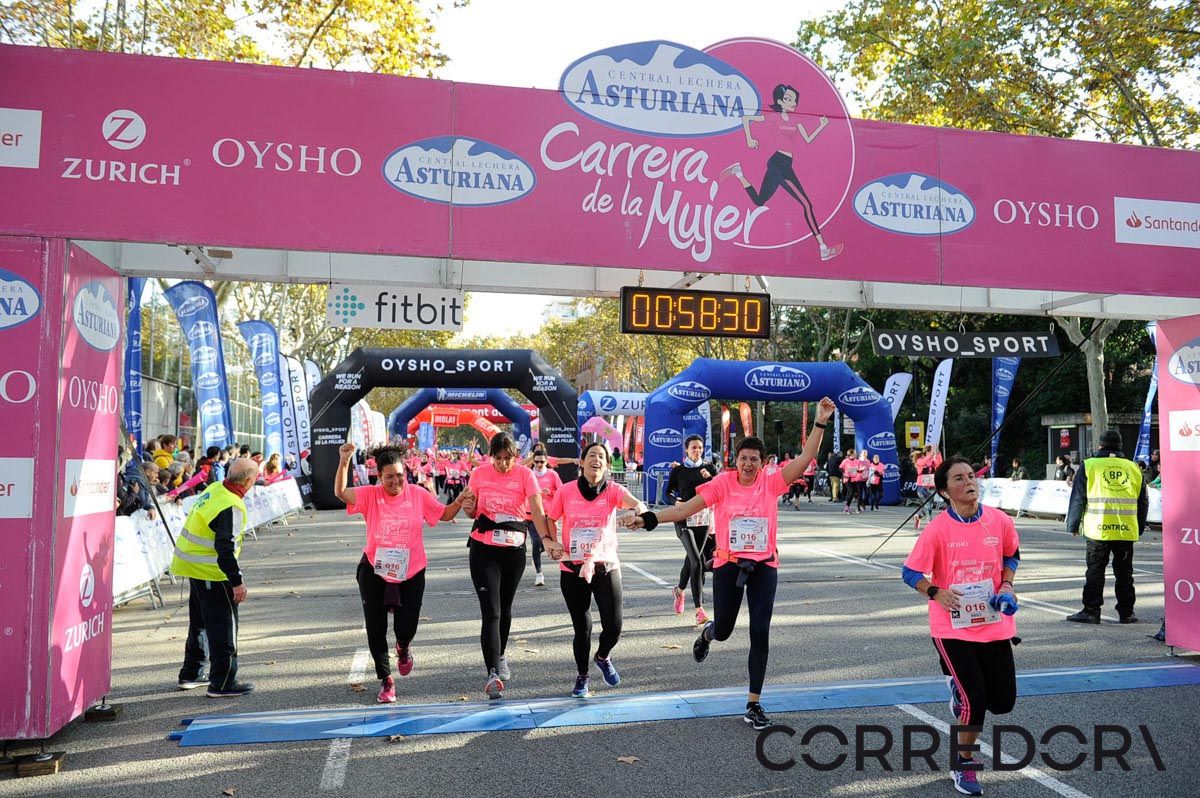 Llegada de la Carrera de la Mujer de Barcelona (ARCO IZQUIERDO 24)