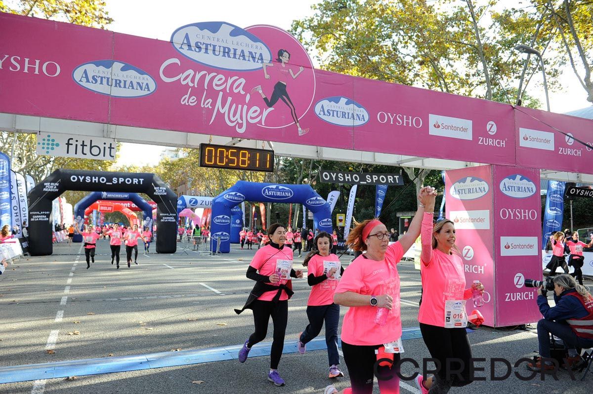 Llegada de la Carrera de la Mujer de Barcelona (ARCO IZQUIERDO 23)