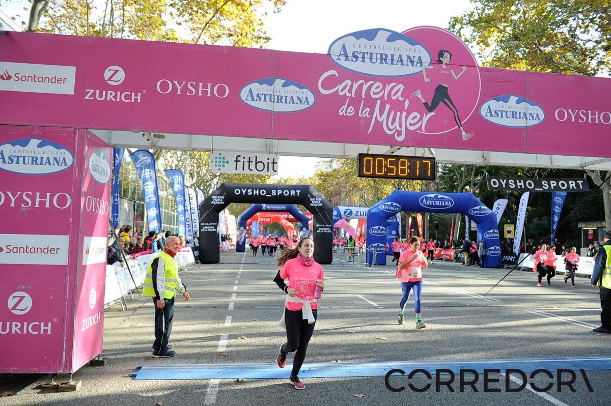 Llegada de la Carrera de la Mujer de Barcelona (ARCO IZQUIERDO 24)