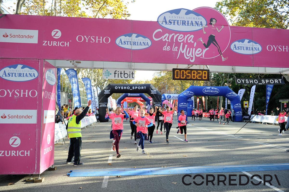 Llegada de la Carrera de la Mujer de Barcelona (ARCO IZQUIERDO 24)