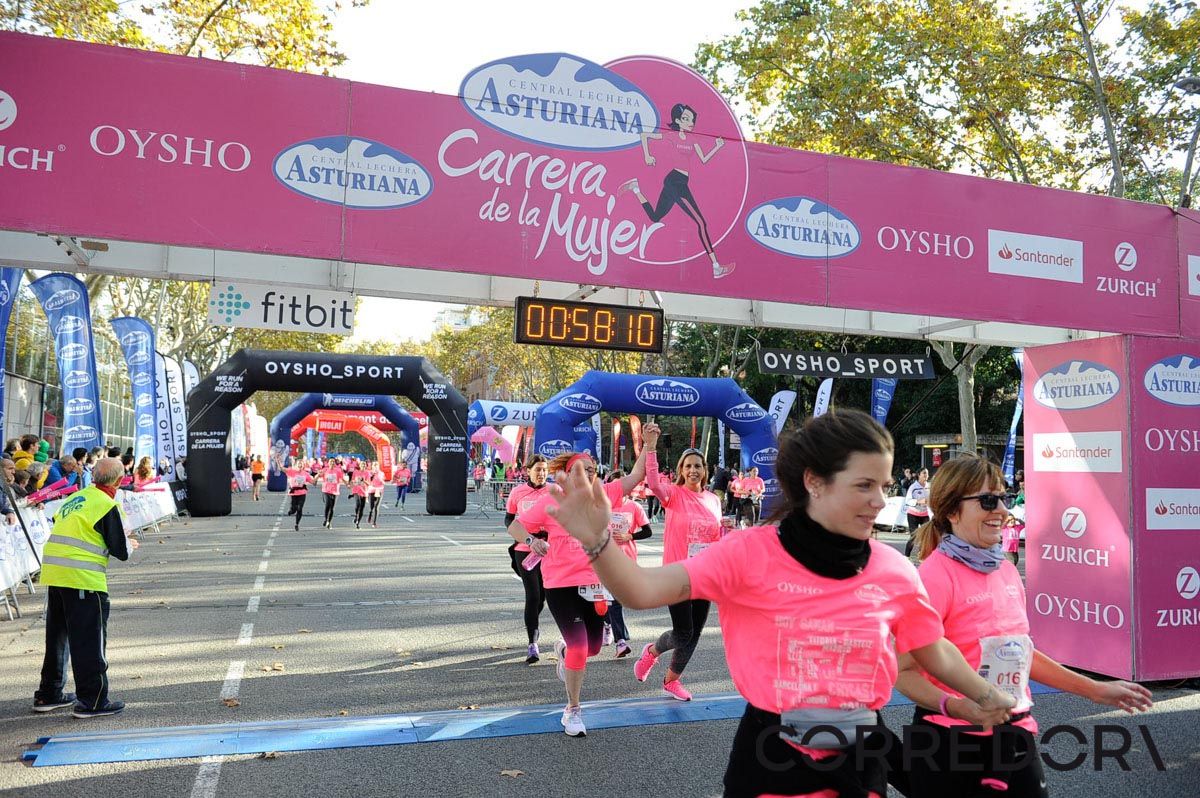 Llegada de la Carrera de la Mujer de Barcelona (ARCO IZQUIERDO 23)
