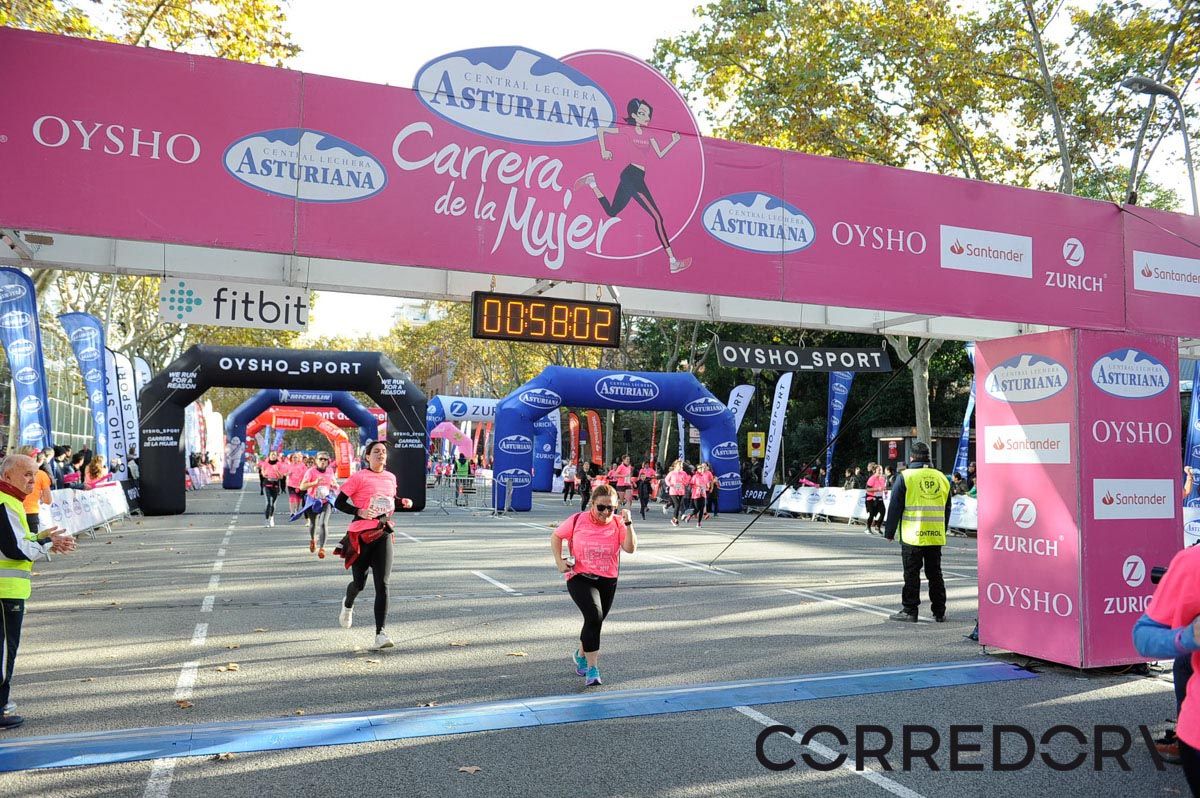 Llegada de la Carrera de la Mujer de Barcelona (ARCO IZQUIERDO 23)