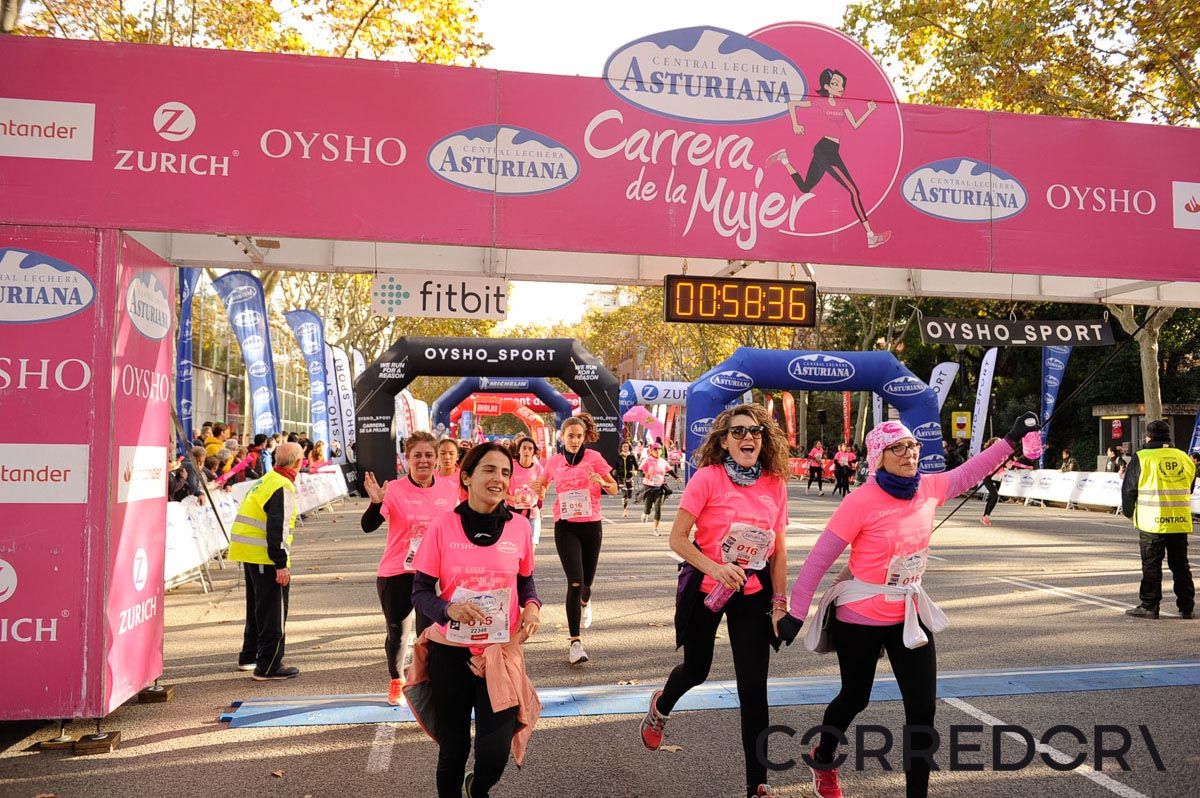 Llegada de la Carrera de la Mujer de Barcelona (ARCO IZQUIERDO 24)