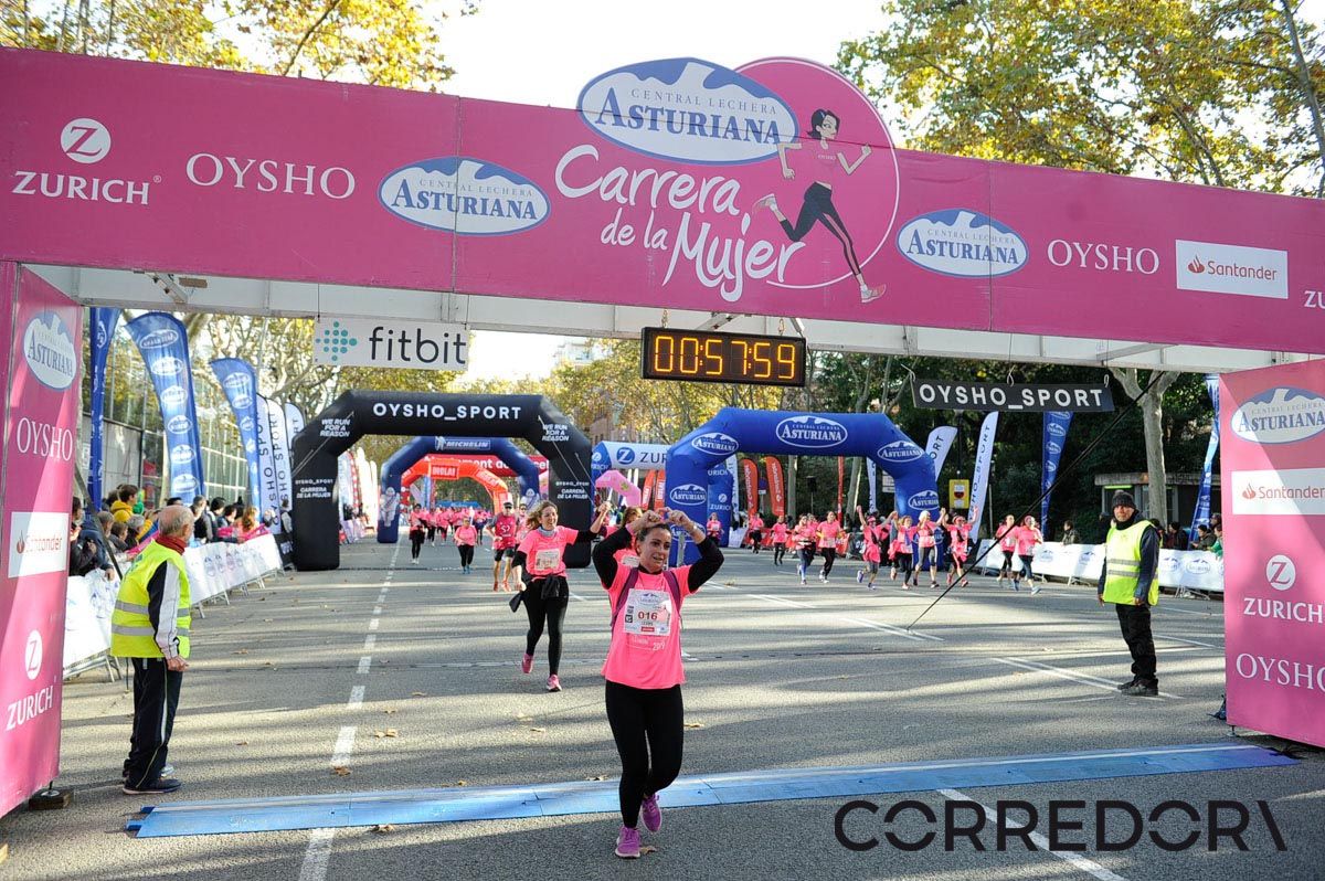 Llegada de la Carrera de la Mujer de Barcelona (ARCO IZQUIERDO 23)