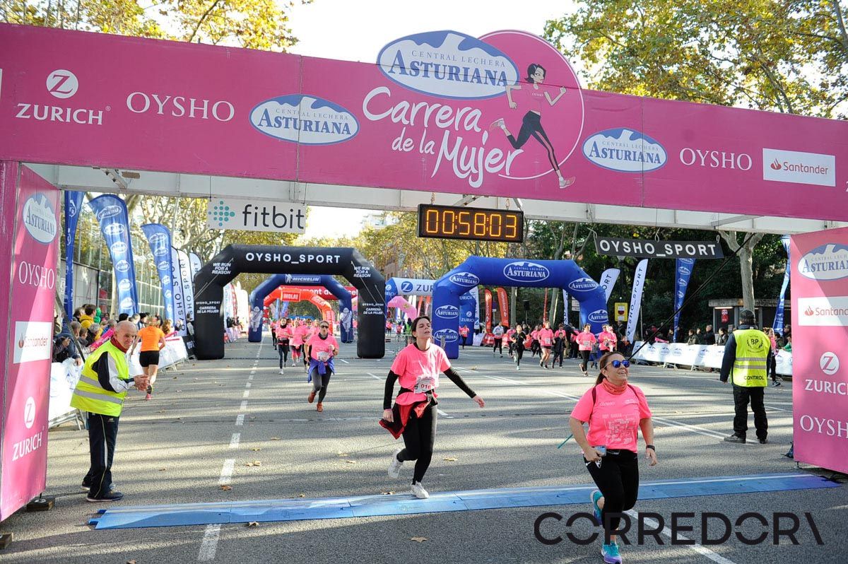Llegada de la Carrera de la Mujer de Barcelona (ARCO IZQUIERDO 23)