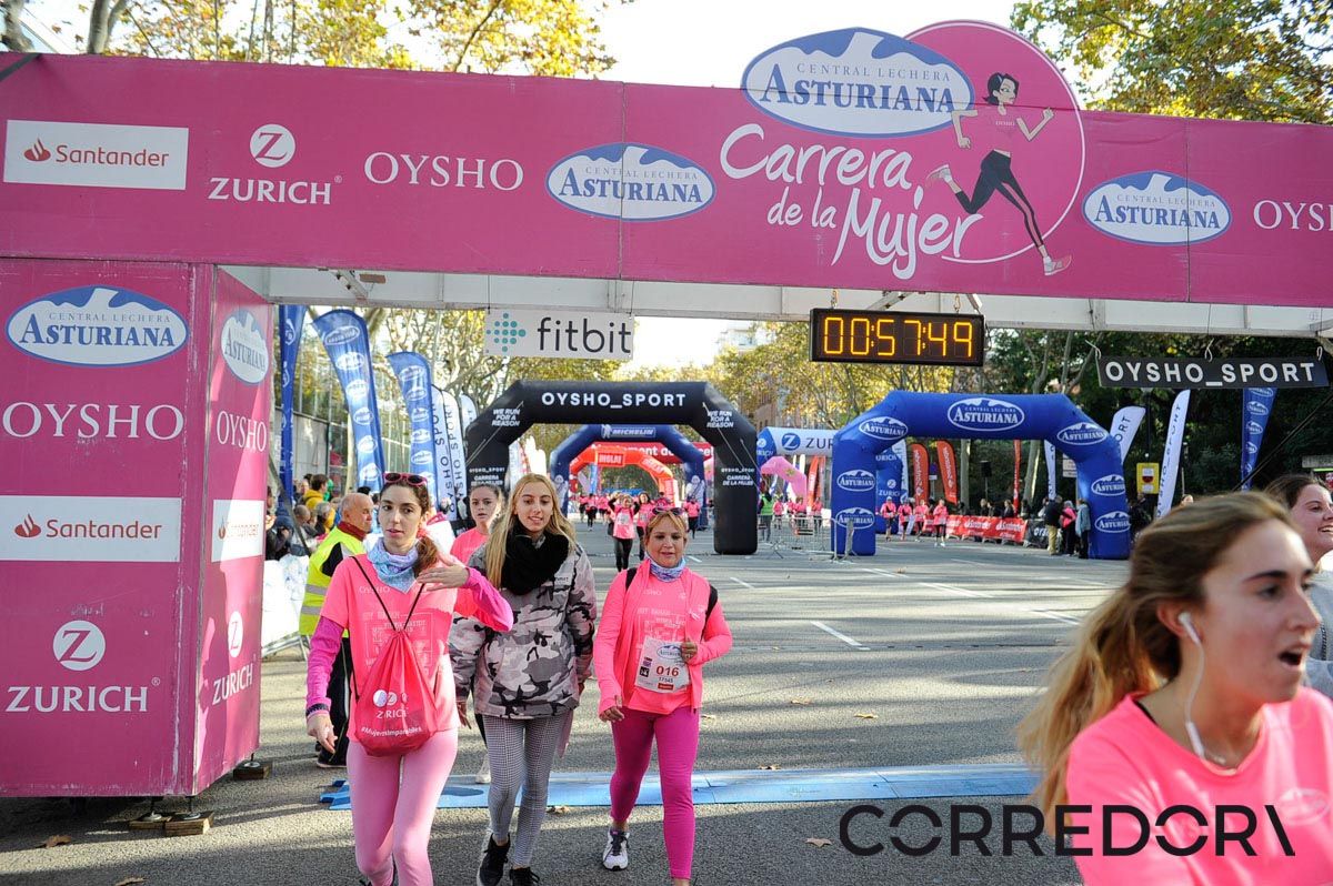 Llegada de la Carrera de la Mujer de Barcelona (ARCO IZQUIERDO 23)