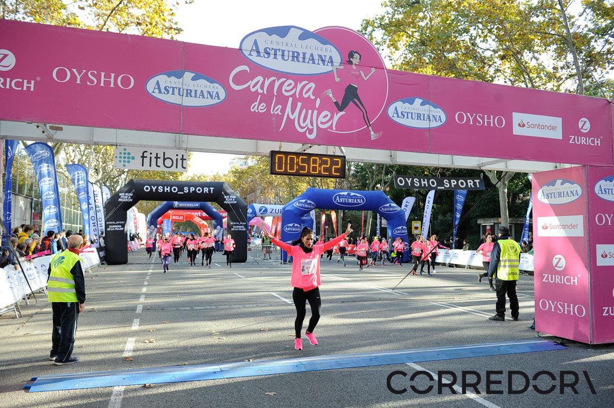 Llegada de la Carrera de la Mujer de Barcelona (ARCO IZQUIERDO 24)