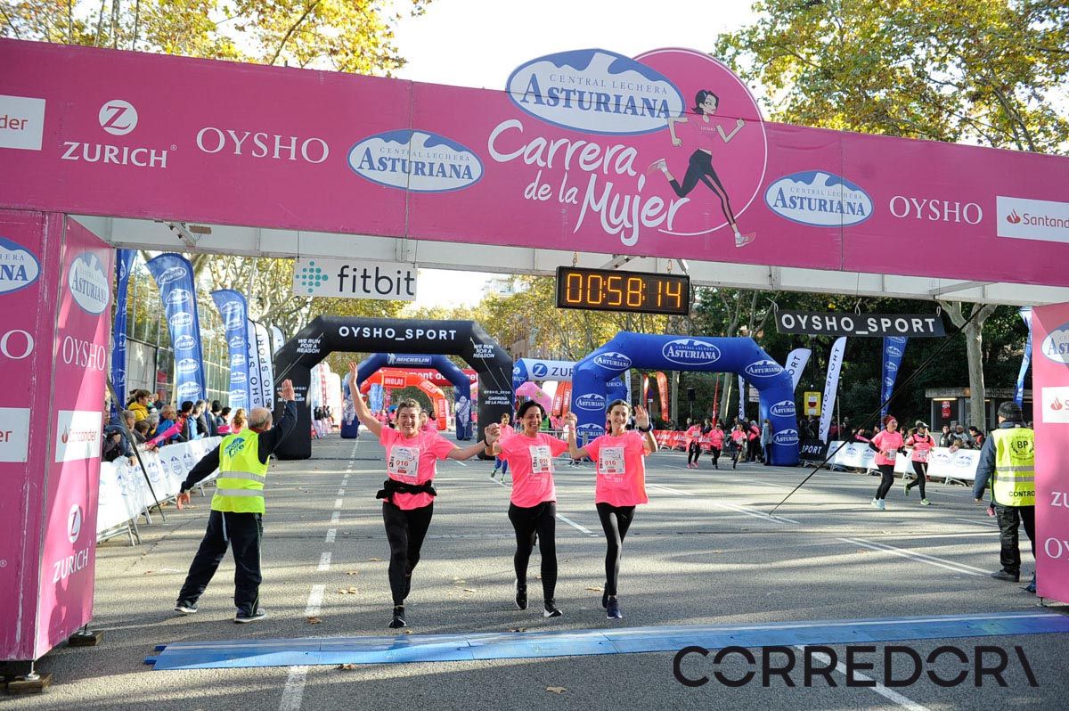 Llegada de la Carrera de la Mujer de Barcelona (ARCO IZQUIERDO 24)