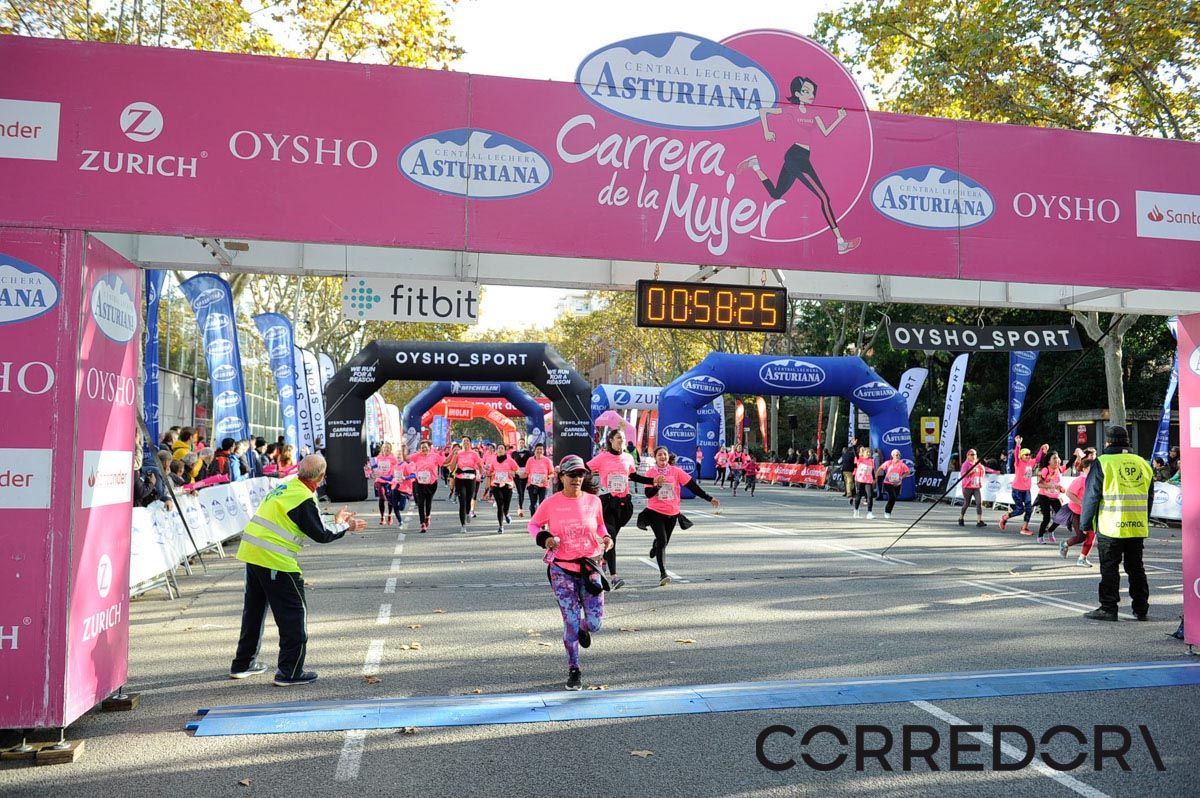 Llegada de la Carrera de la Mujer de Barcelona (ARCO IZQUIERDO 24)