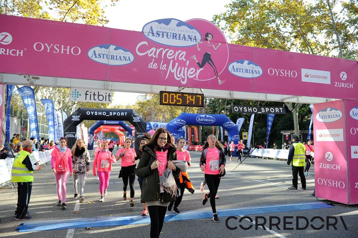 Llegada de la Carrera de la Mujer de Barcelona (ARCO IZQUIERDO 23)