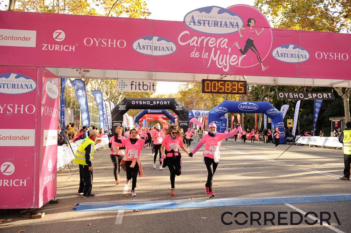 Llegada de la Carrera de la Mujer de Barcelona (ARCO IZQUIERDO 24)