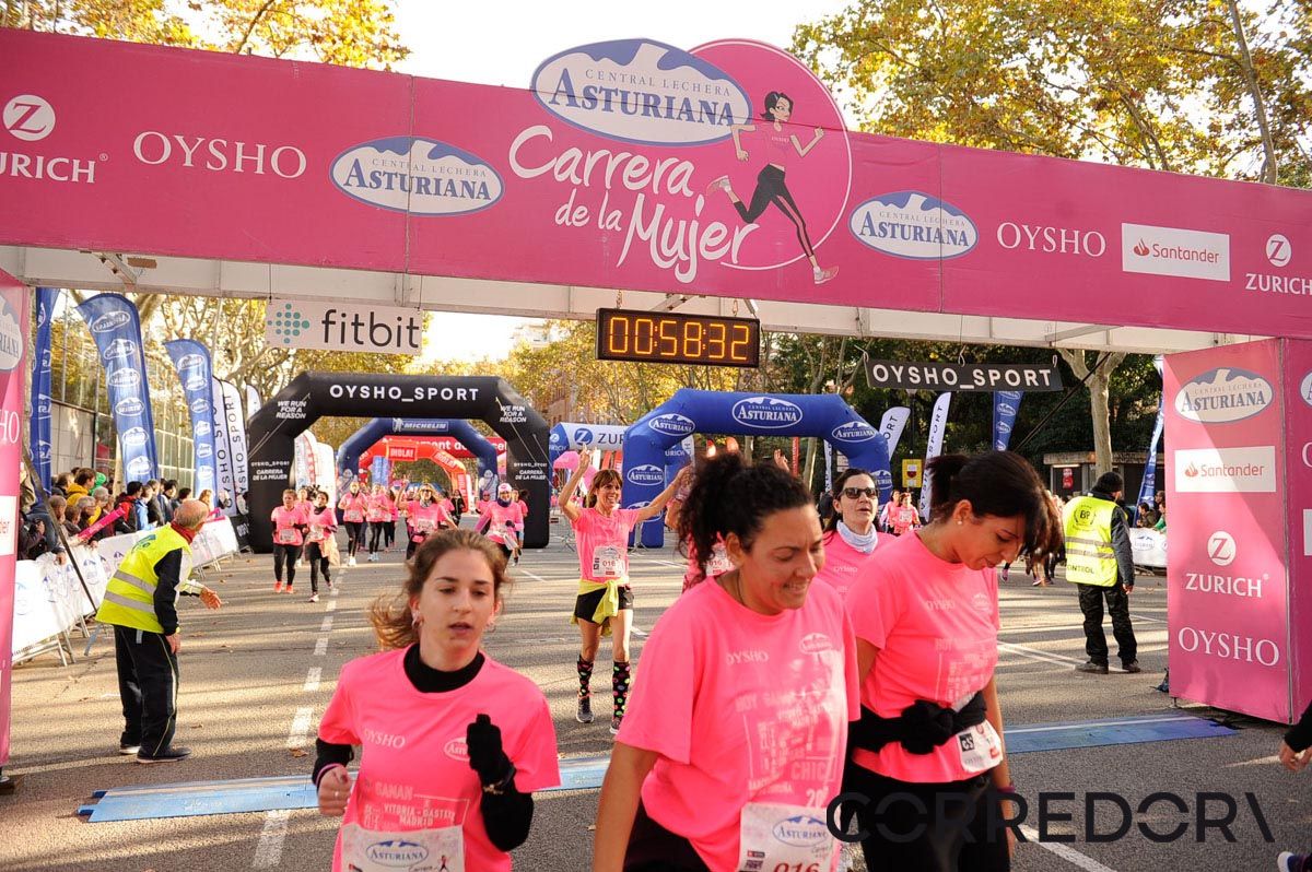 Llegada de la Carrera de la Mujer de Barcelona (ARCO IZQUIERDO 24)