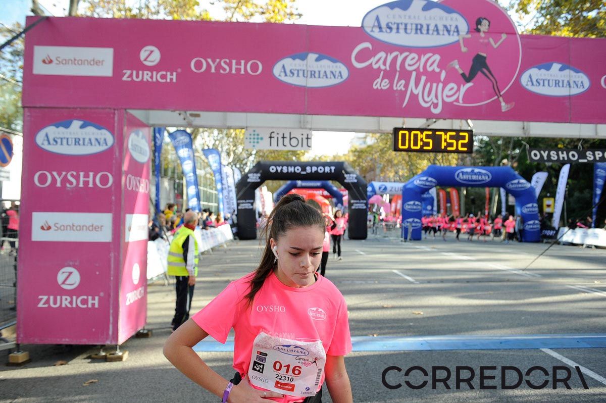 Llegada de la Carrera de la Mujer de Barcelona (ARCO IZQUIERDO 23)