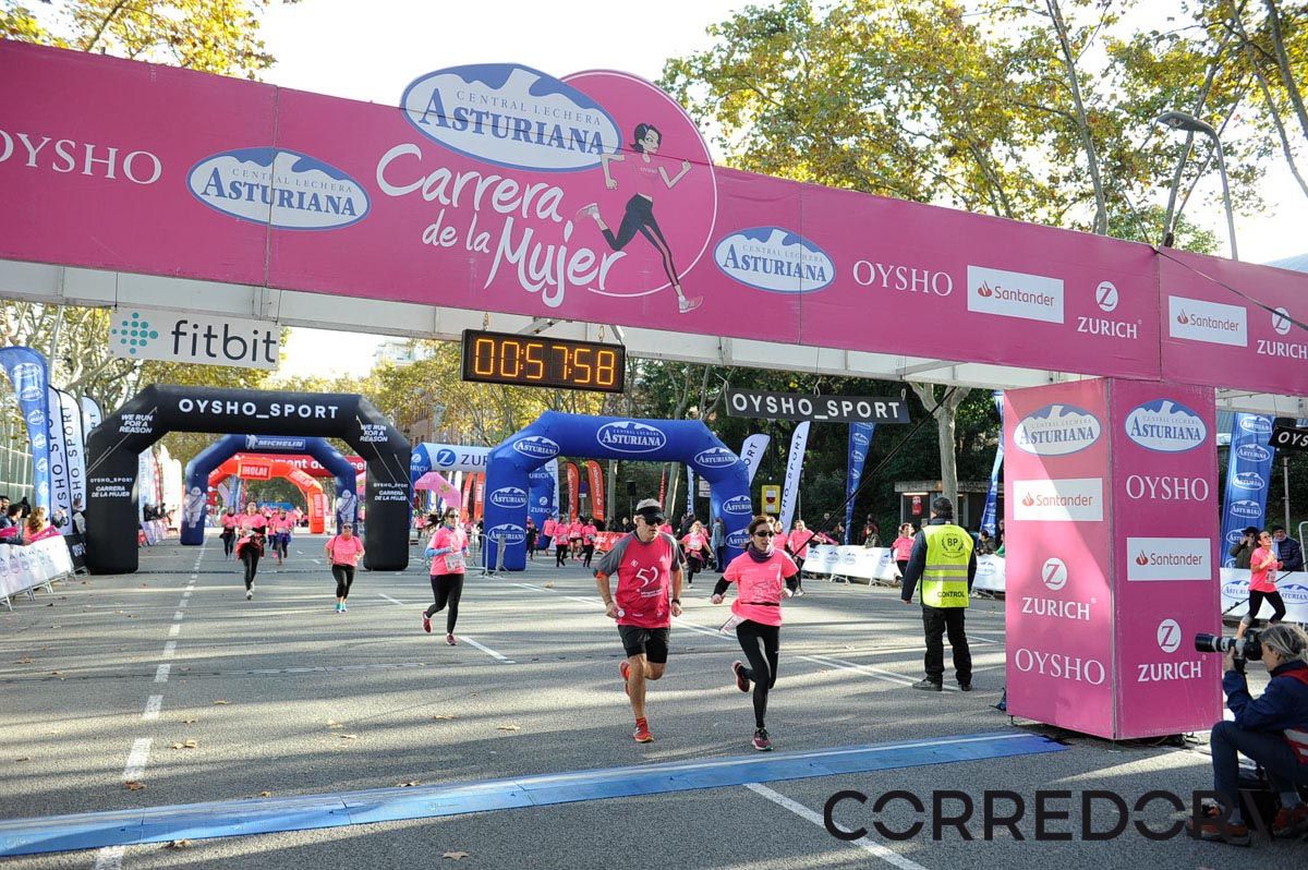 Llegada de la Carrera de la Mujer de Barcelona (ARCO IZQUIERDO 23)