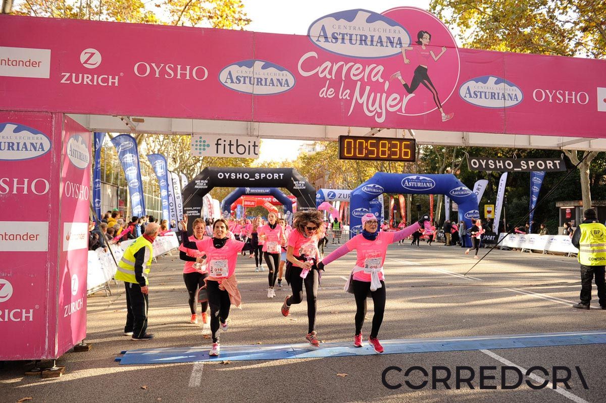 Llegada de la Carrera de la Mujer de Barcelona (ARCO IZQUIERDO 24)