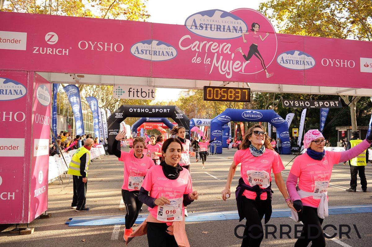 Llegada de la Carrera de la Mujer de Barcelona (ARCO IZQUIERDO 24)