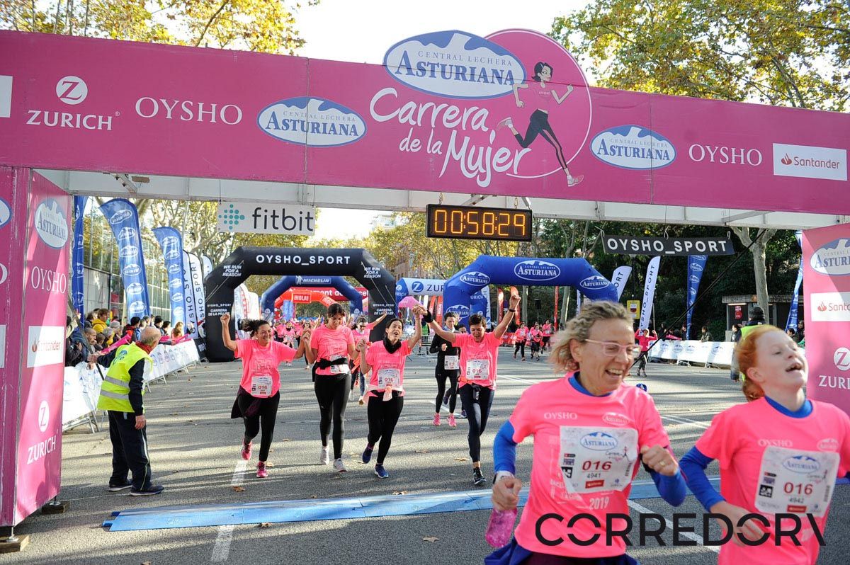 Llegada de la Carrera de la Mujer de Barcelona (ARCO IZQUIERDO 24)