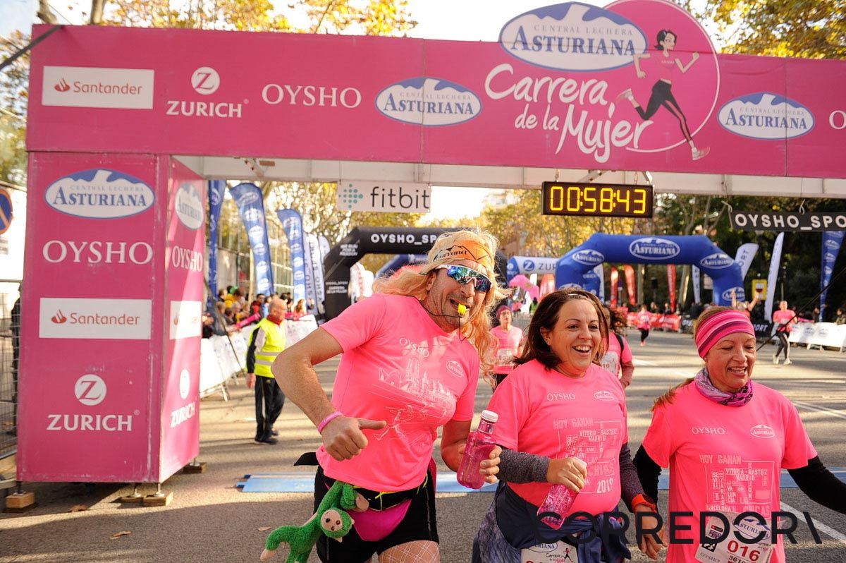 Llegada de la Carrera de la Mujer de Barcelona (ARCO IZQUIERDO 24)