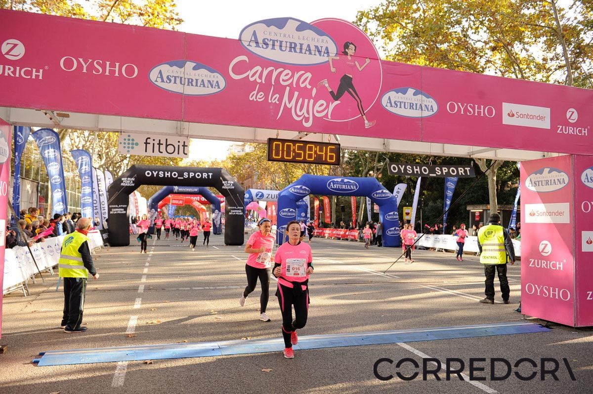 Llegada de la Carrera de la Mujer de Barcelona (ARCO IZQUIERDO 24)