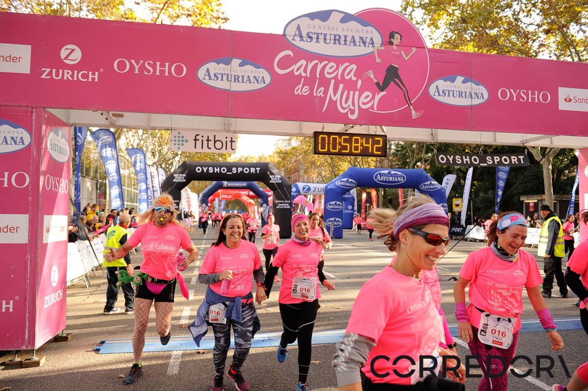 Llegada de la Carrera de la Mujer de Barcelona (ARCO IZQUIERDO 24)