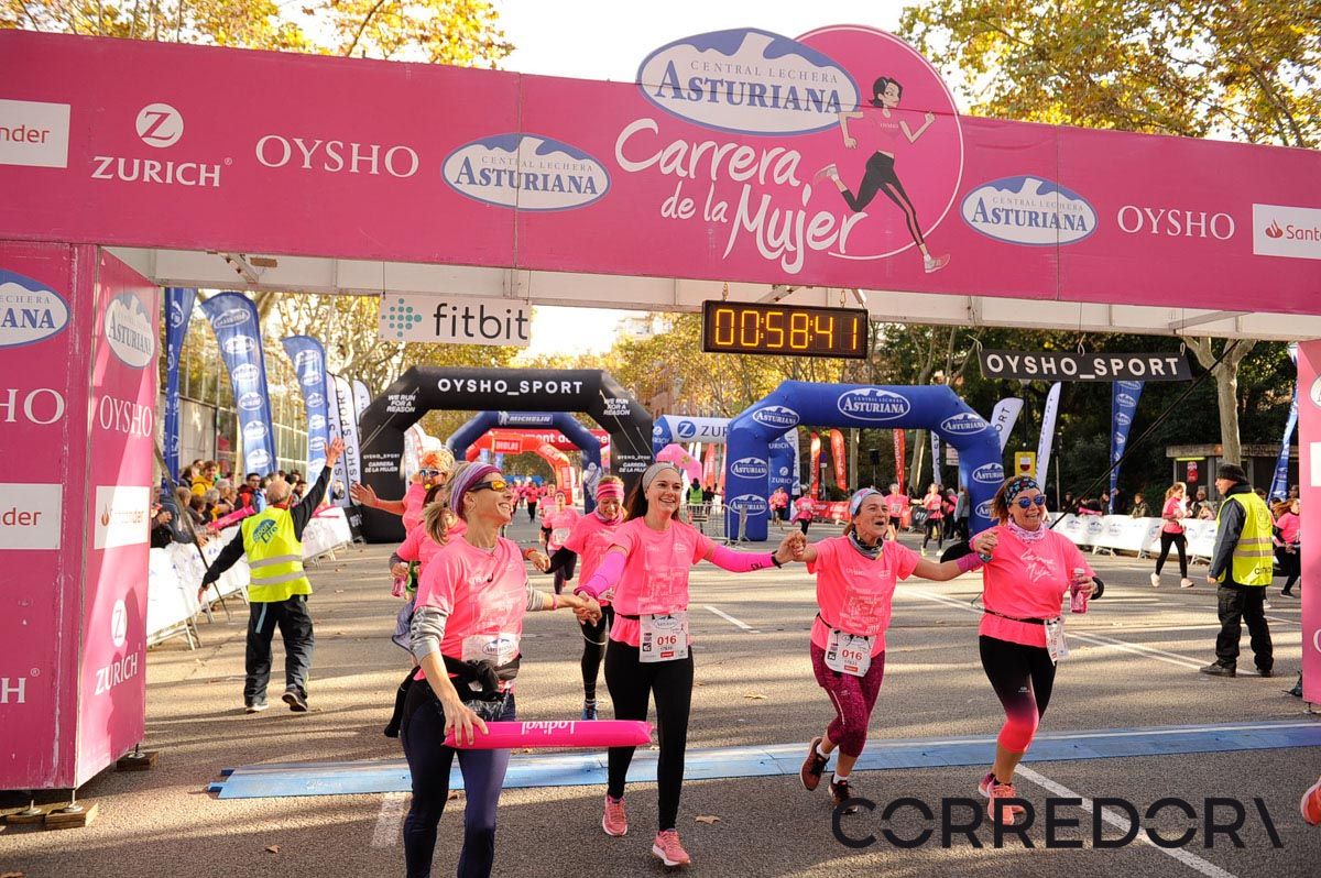 Llegada de la Carrera de la Mujer de Barcelona (ARCO IZQUIERDO 24)