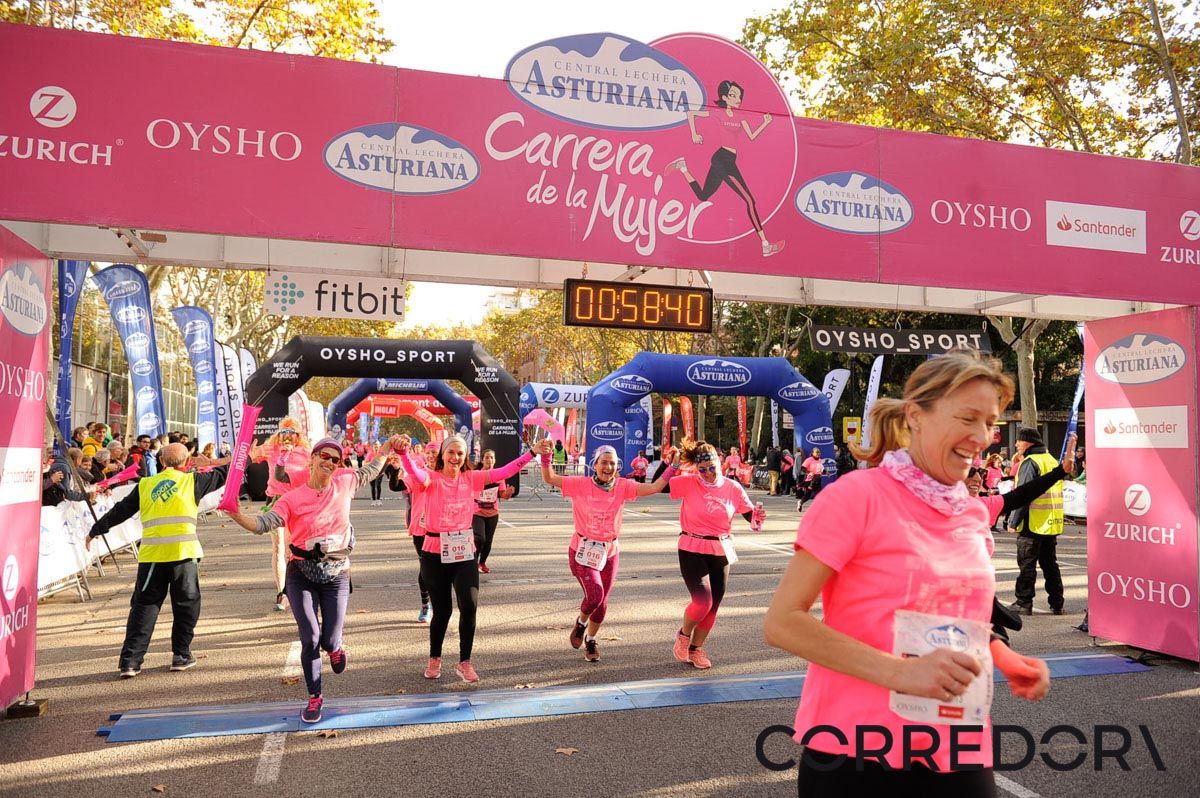Llegada de la Carrera de la Mujer de Barcelona (ARCO IZQUIERDO 24)