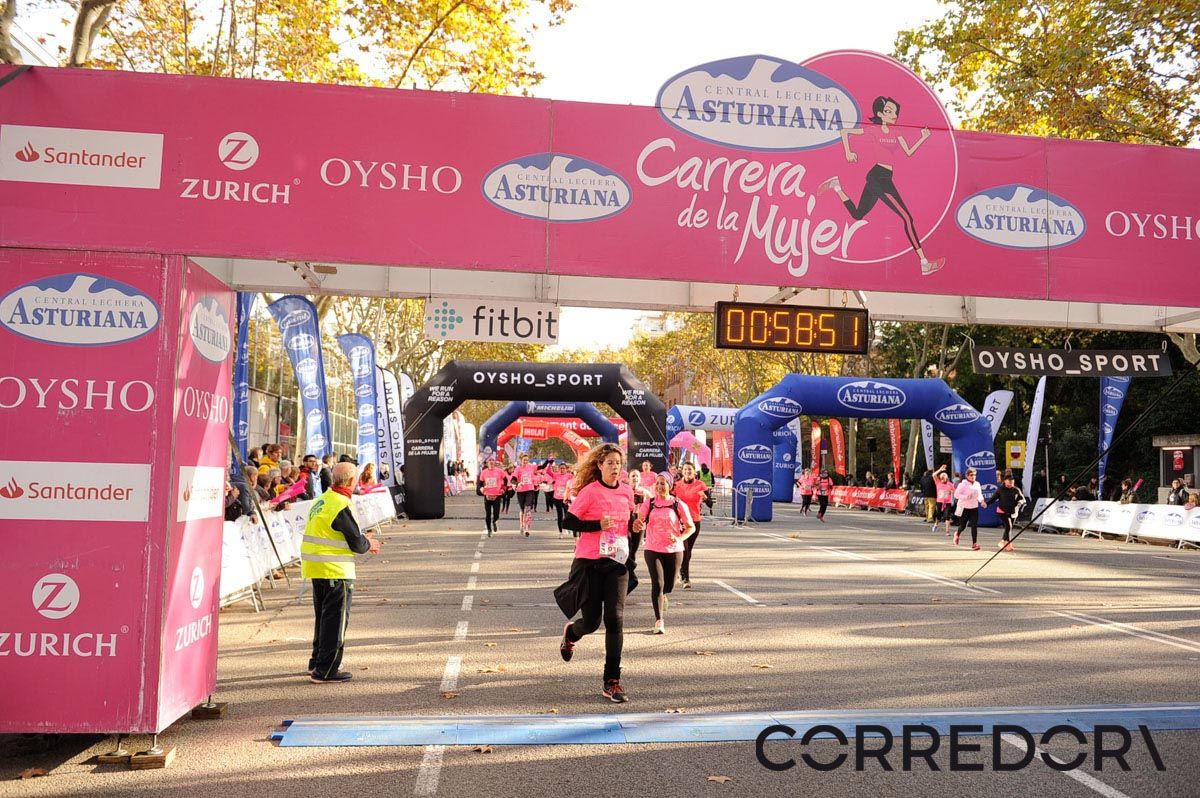 Llegada de la Carrera de la Mujer de Barcelona (ARCO IZQUIERDO 24)