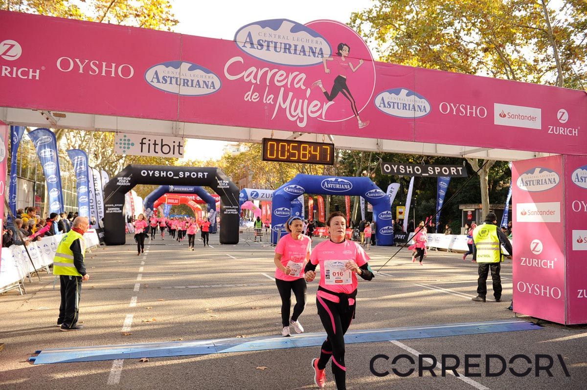 Llegada de la Carrera de la Mujer de Barcelona (ARCO IZQUIERDO 24)