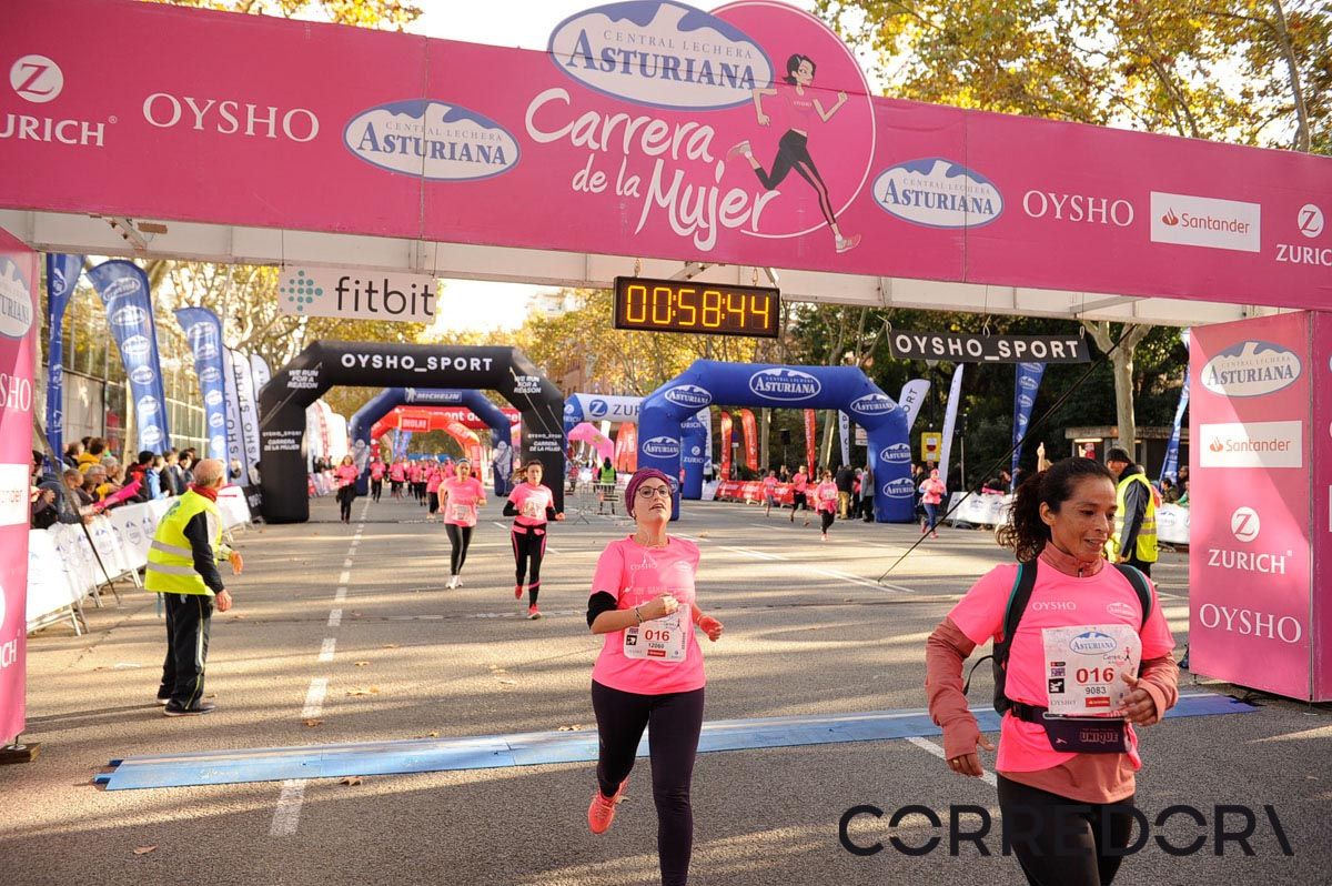 Llegada de la Carrera de la Mujer de Barcelona (ARCO IZQUIERDO 24)