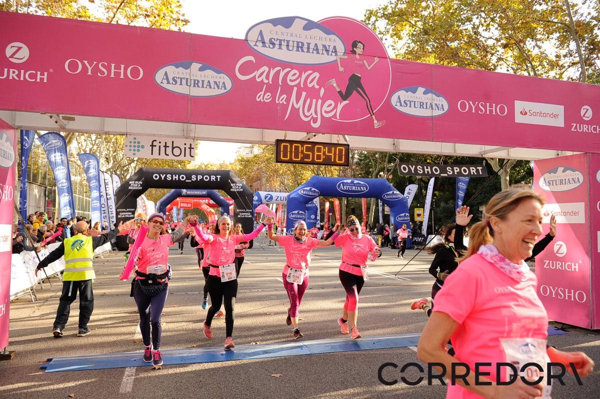Llegada de la Carrera de la Mujer de Barcelona (ARCO IZQUIERDO 24)