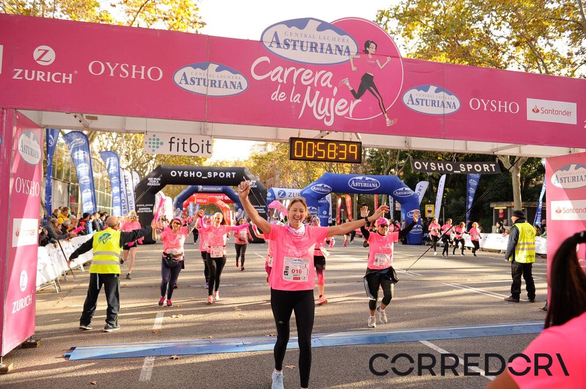 Llegada de la Carrera de la Mujer de Barcelona (ARCO IZQUIERDO 24)