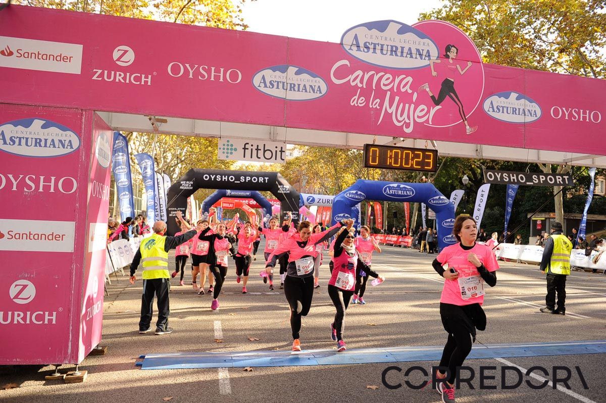Llegada de la Carrera de la Mujer de Barcelona (ARCO IZQUIERDO 27)