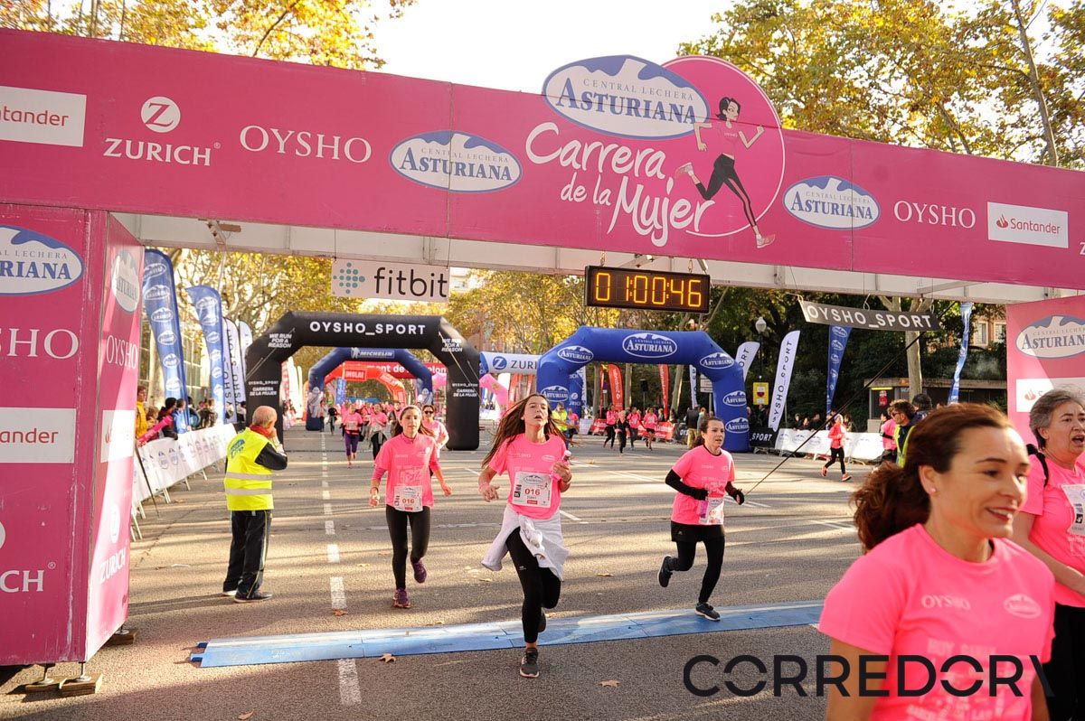 Llegada de la Carrera de la Mujer de Barcelona (ARCO IZQUIERDO 27)