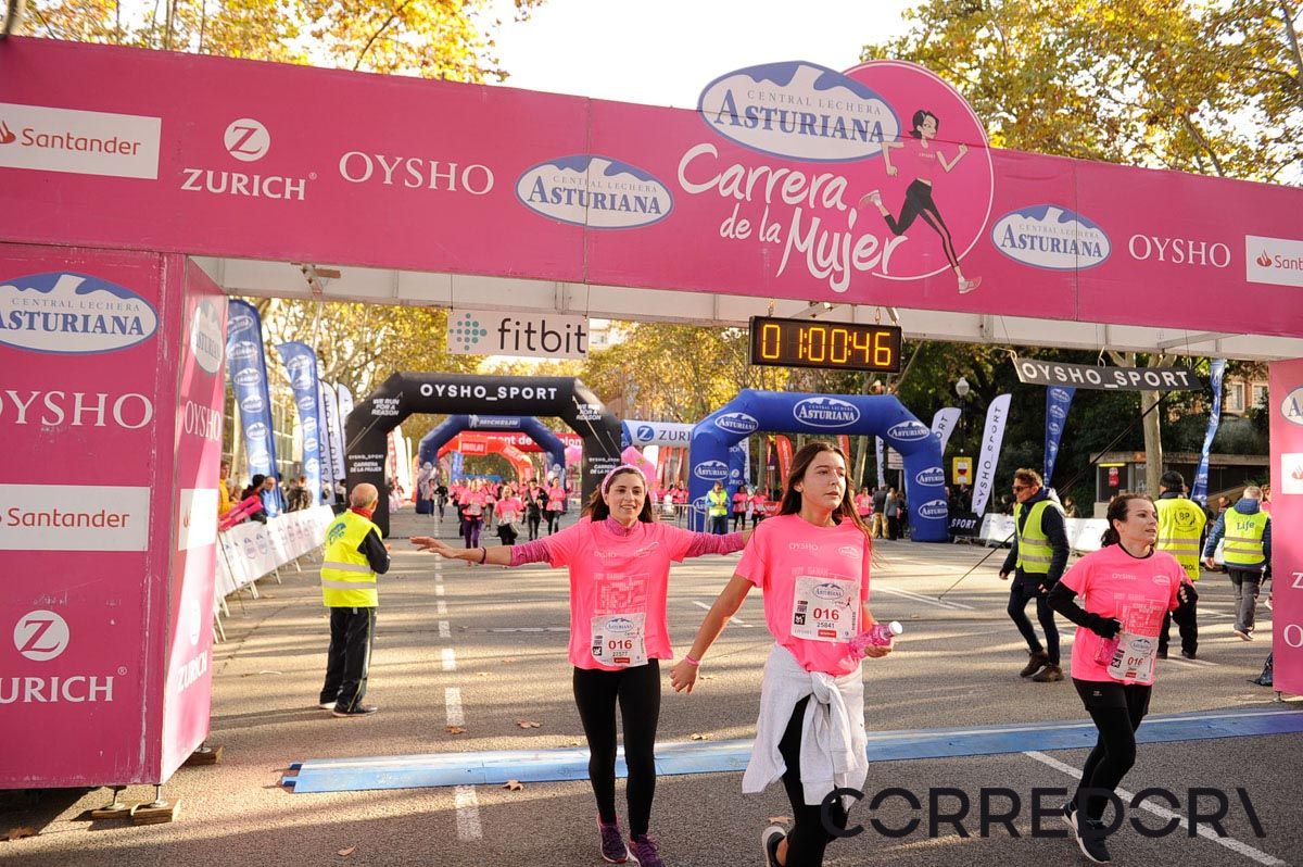 Llegada de la Carrera de la Mujer de Barcelona (ARCO IZQUIERDO 27)