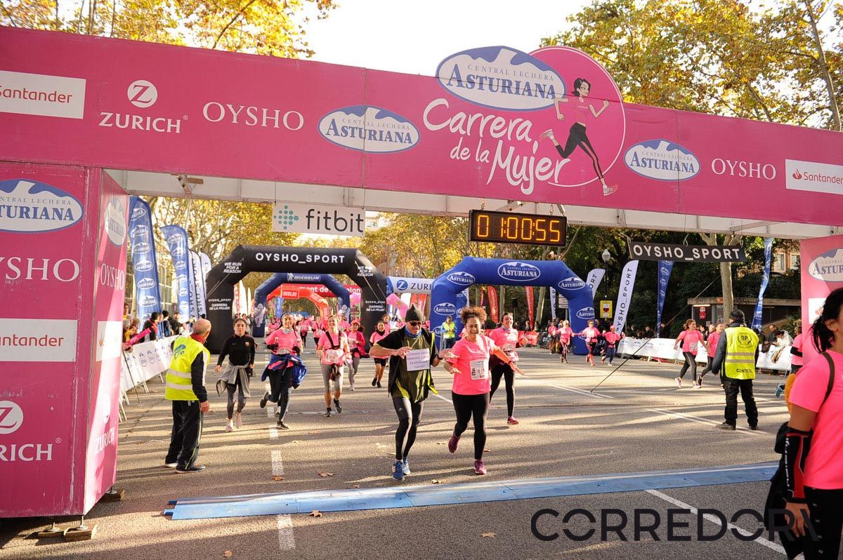 Llegada de la Carrera de la Mujer de Barcelona (ARCO IZQUIERDO 27)