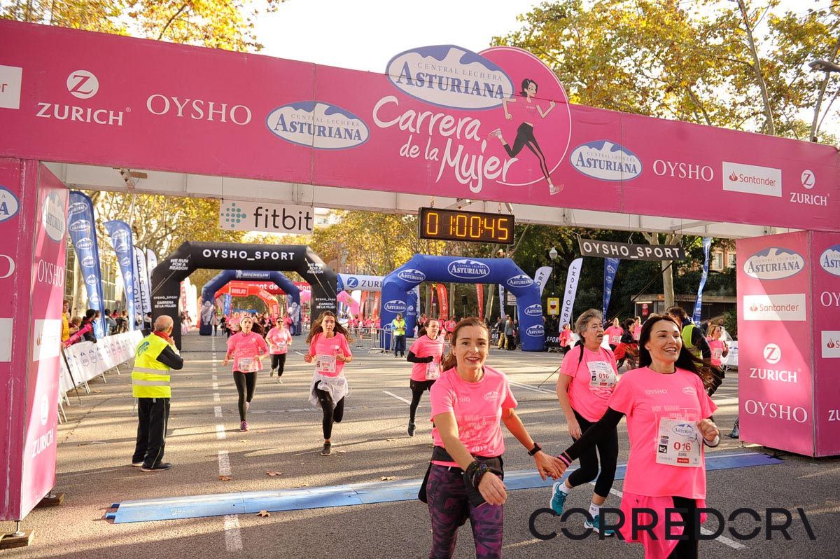 Llegada de la Carrera de la Mujer de Barcelona (ARCO IZQUIERDO 27)