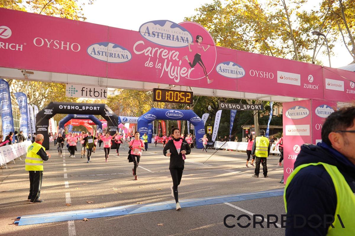 Llegada de la Carrera de la Mujer de Barcelona (ARCO IZQUIERDO 27)