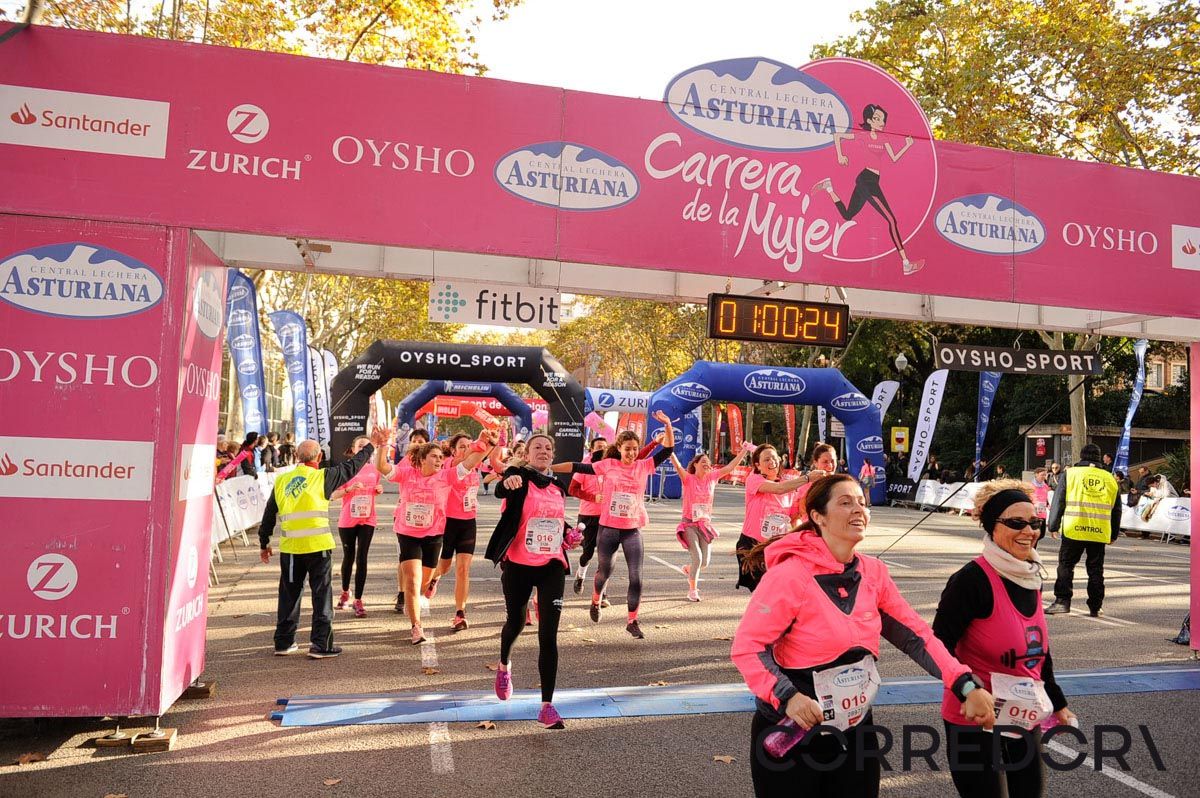 Llegada de la Carrera de la Mujer de Barcelona (ARCO IZQUIERDO 27)