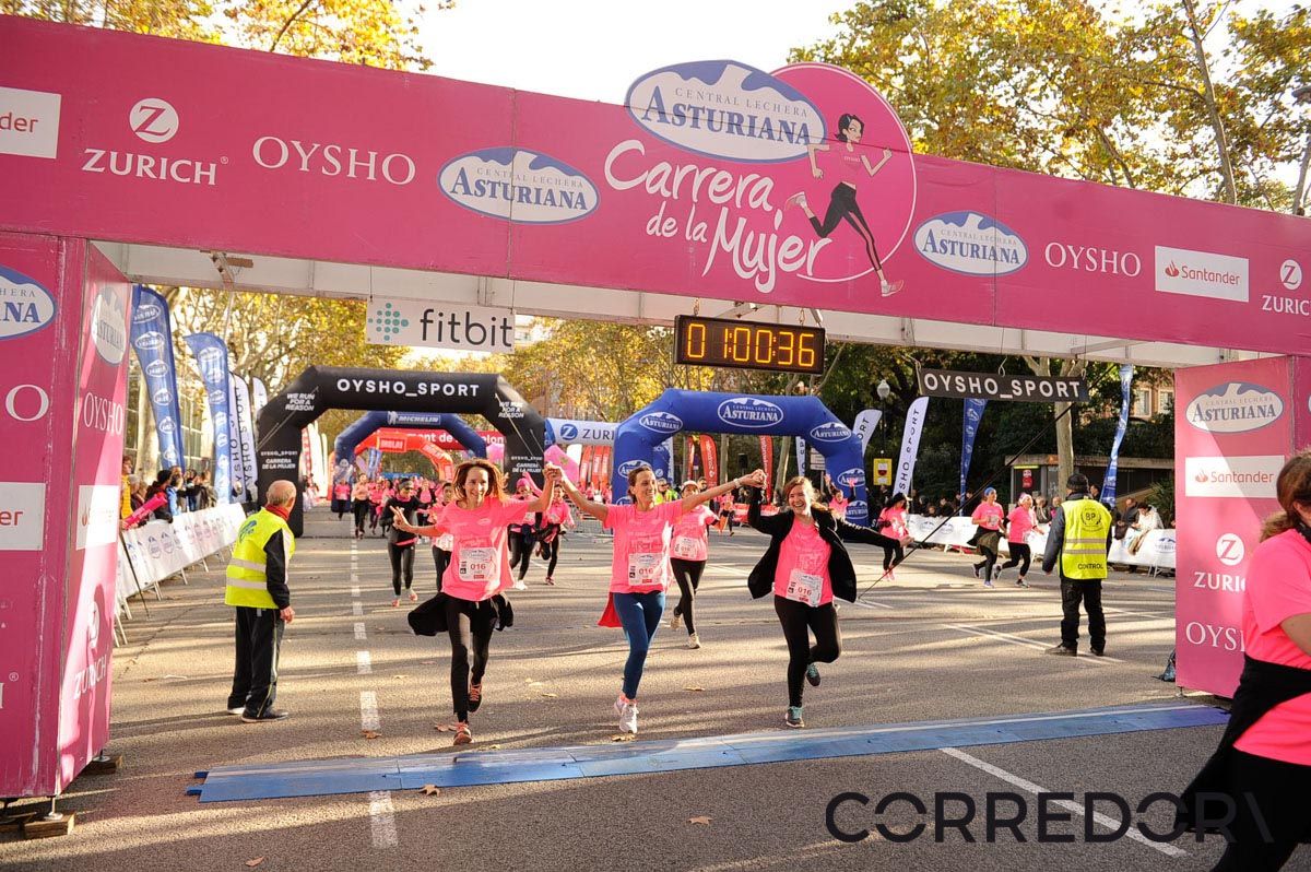 Llegada de la Carrera de la Mujer de Barcelona (ARCO IZQUIERDO 27)