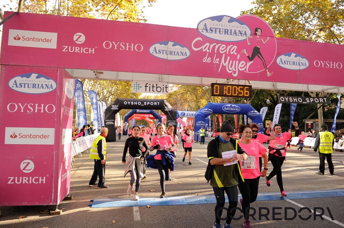 Llegada de la Carrera de la Mujer de Barcelona (ARCO IZQUIERDO 27)