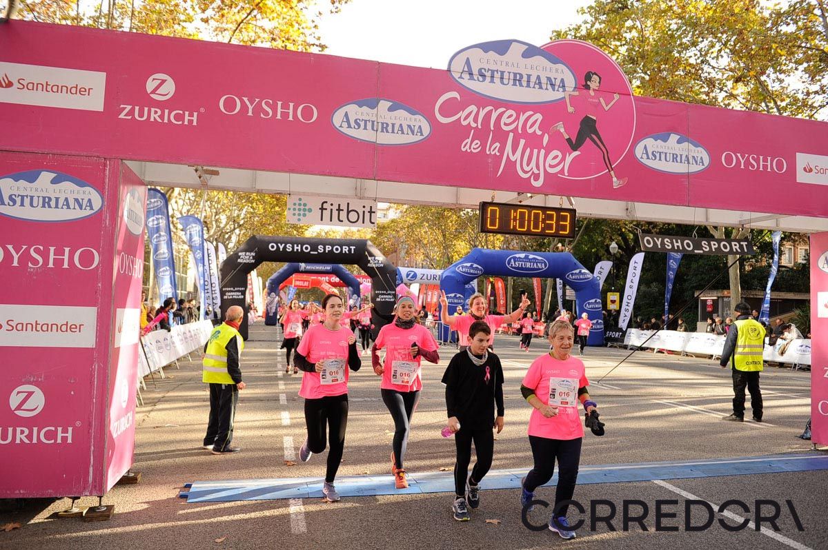 Llegada de la Carrera de la Mujer de Barcelona (ARCO IZQUIERDO 27)