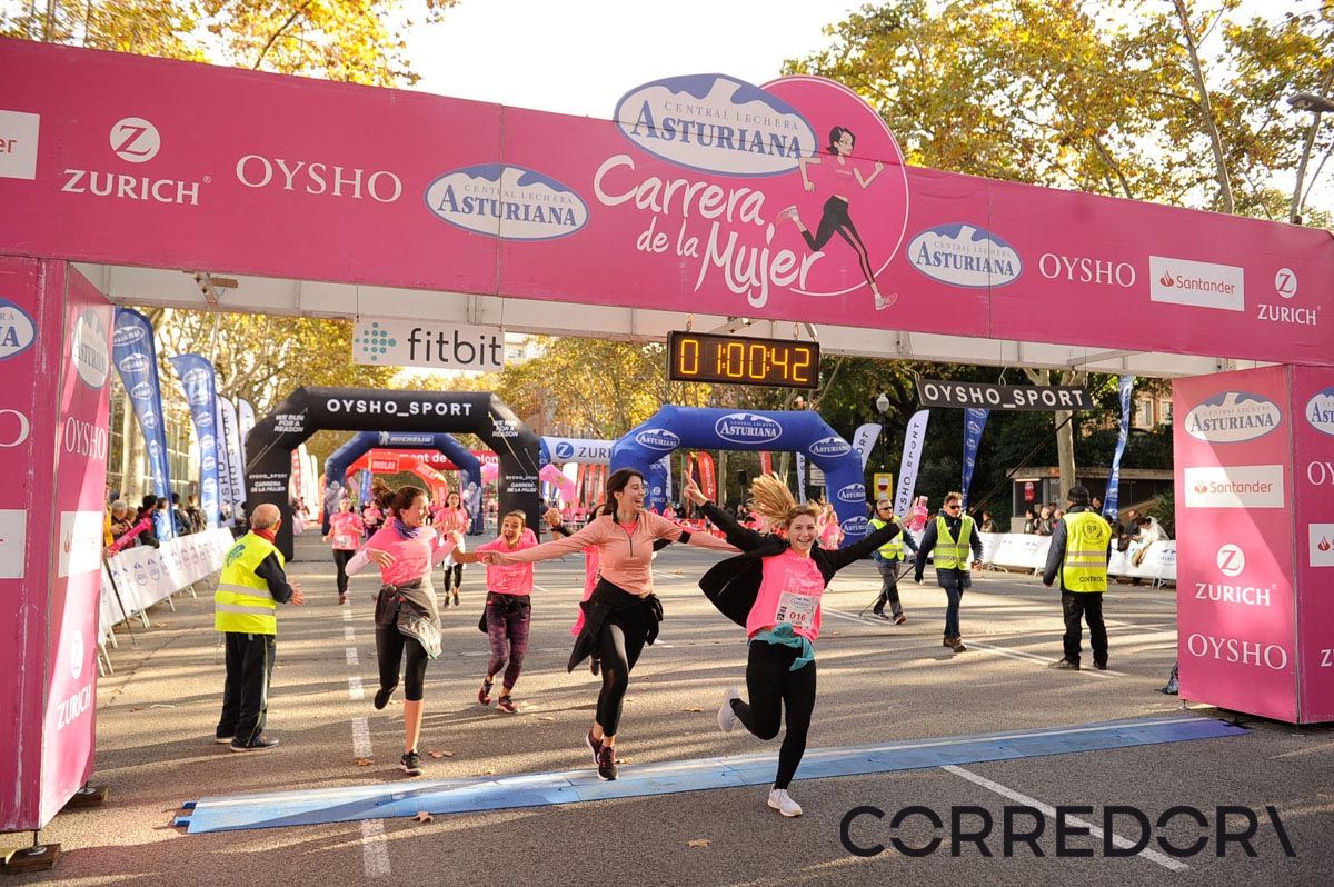 Llegada de la Carrera de la Mujer de Barcelona (ARCO IZQUIERDO 27)