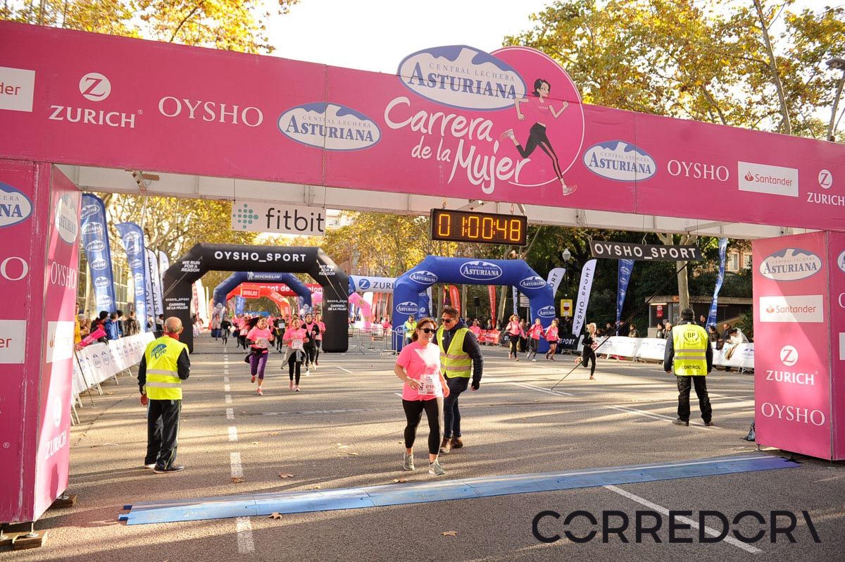 Llegada de la Carrera de la Mujer de Barcelona (ARCO IZQUIERDO 27)