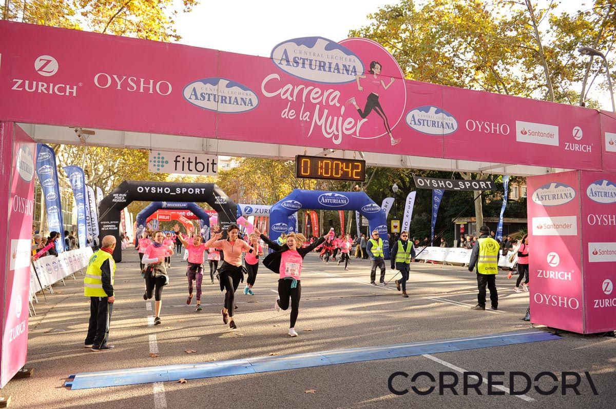 Llegada de la Carrera de la Mujer de Barcelona (ARCO IZQUIERDO 27)