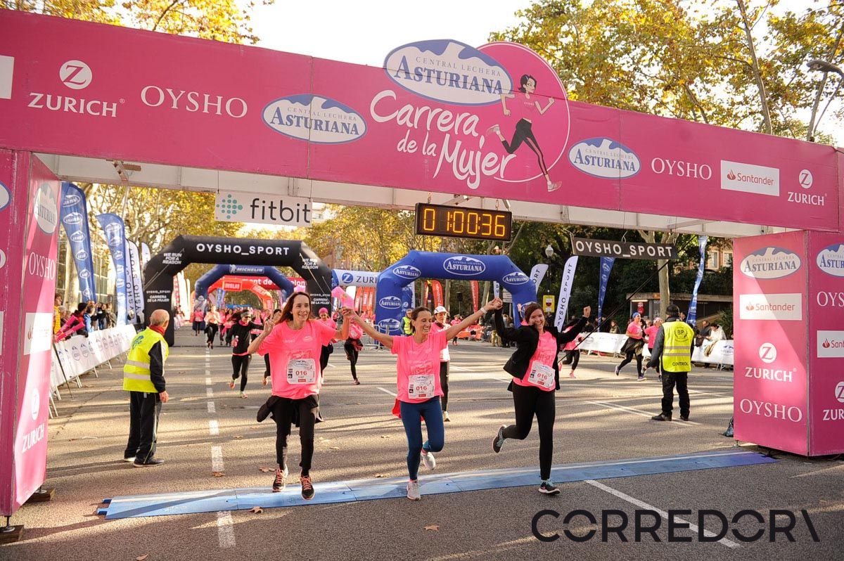 Llegada de la Carrera de la Mujer de Barcelona (ARCO IZQUIERDO 27)