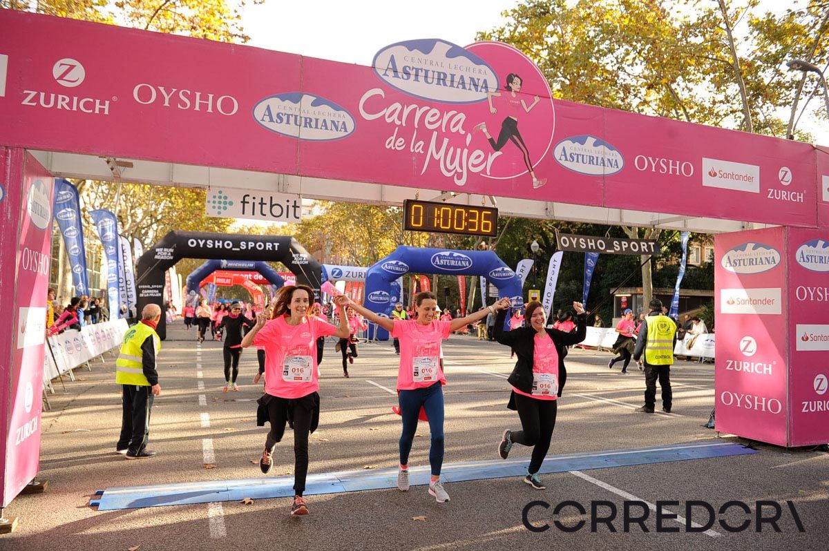 Llegada de la Carrera de la Mujer de Barcelona (ARCO IZQUIERDO 27)