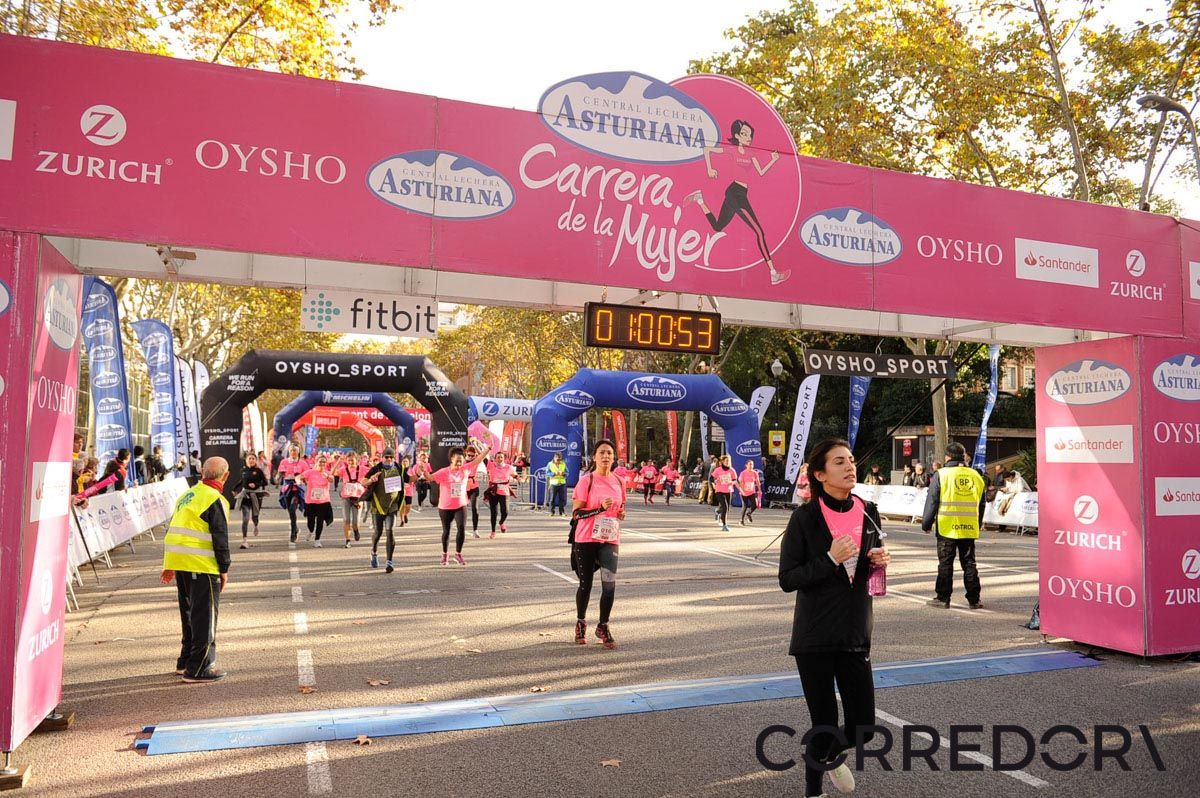 Llegada de la Carrera de la Mujer de Barcelona (ARCO IZQUIERDO 27)