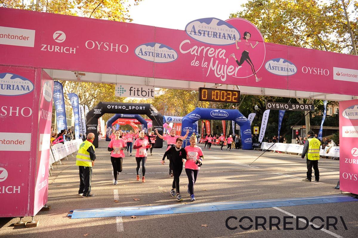 Llegada de la Carrera de la Mujer de Barcelona (ARCO IZQUIERDO 27)