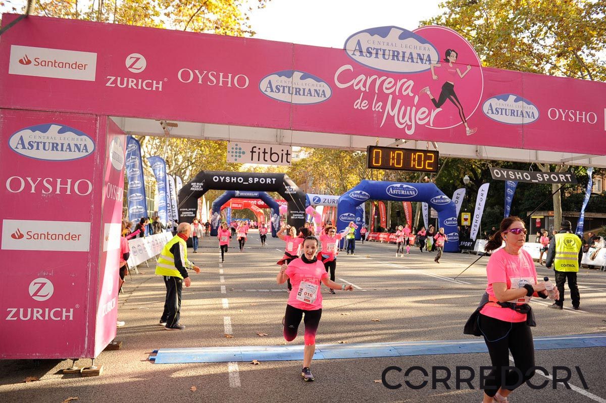 Llegada de la Carrera de la Mujer de Barcelona (ARCO IZQUIERDO 28)